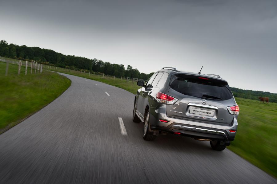  Nissan Pathfinder Hybrid 2015 года  (фото 15 из 29)